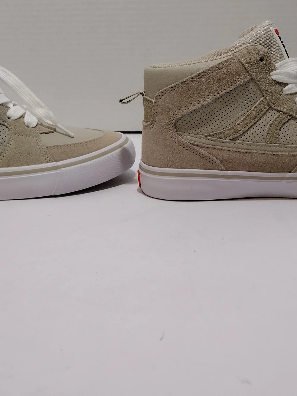 Airwalk Boys' High-Top Sneakers Size 4 NWOT